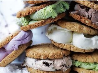 Φωτογραφία για Αντίο ενοχή: Παγωτό σάντουιτς με βερίκοκο και ροδάκινο χωρίς ίχνος ζάχαρης