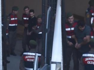 Φωτογραφία για Βίντεο: Η στιγμή της μεταγωγής των δυο Ελλήνων στρατιωτικών στην Αδριανούπολη