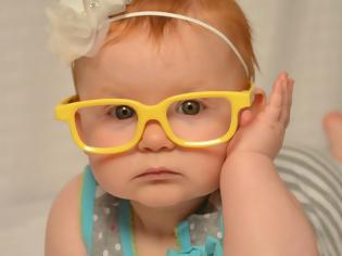 Φωτογραφία για Πώς θα καταλάβουμε ότι το παιδί μας πρέπει να φορέσει γυαλιά και πώς θα του το πούμε;