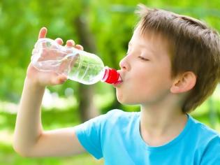 Φωτογραφία για Πόσο νερό πρέπει να πίνει το παιδί