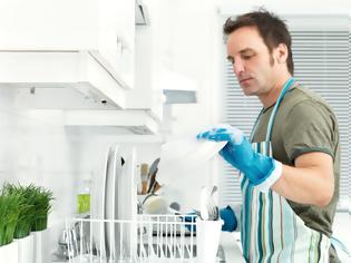 Φωτογραφία για Τρεις απλοί τρόποι για να κάνετε πιο γρήγορο το πλύσιμο των πιάτων!