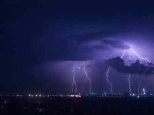 Φωτογραφία για Στην Ινδία έπεσαν 37.000 κεραυνοί σε 13 ώρες και σκότωσαν εννέα άτομα!