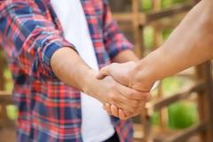 Τι μπορεί να δηλώσει η δύναμη της χειραψίας για την επιβίωση ενός καρκινοπαθούς;