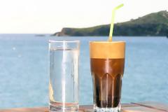 Ένα απλό αλλά μεγαλοφυές τρικ για να μην νερώνει ο καφές σας