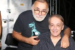 Ο Θάνος Μικρούτσικος μιλάει για τον αδελφό του Ανδρέα και για τη σχέση τους