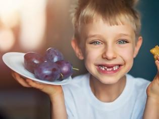 Φωτογραφία για Οι τροφές που βοηθούν τα παιδικά δόντια να παραμείνουν… γερά και δυνατά!
