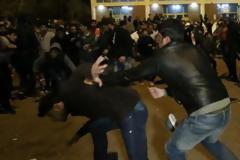 Ετοιμη να εκραγεί η χώρα: Ντου μεταναστών στην Πάτρα – Αγριο ξύλο στην Αθήνα – Βουλιάζουν τα νησιά μας