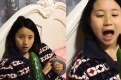 Έκανε φάρσα στην κοπέλα του βάζοντας φίδι μέσα σε αγγούρι