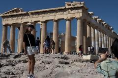 Συνελήφθησαν 3 αλλοδαποί για ληστείες πολιτών και τουριστών με μαχαίρια στην Ακρόπολη