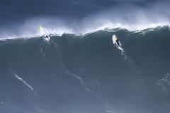 Έσπασε το παγκόσμιο ρεκόρ ισορροπίας πάνω στο ψηλότερο κύμα