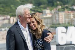 Ο 68χρονος Richard Gere παντρεύτηκε την 35χρονη σύντροφό του