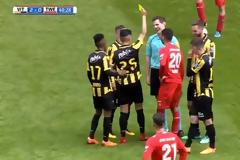 Παίκτης έδειξε...κίτρινη κάρτα στον διαιτητή!