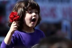 ΤΑ ΜΗΝΥΜΑΤΑ ΤΩΝ ΚΟΜΜΑΤΩΝ ΓΙΑ ΤΗΝ ΕΡΓΑΤΙΚΗ ΠΡΩΤΟΜΑΓΙΑ