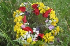 Το πανάρχαιο έθιμο το μαγιάτικου στεφανιού