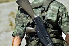 Στο μνημείο της απόλυτης κοροϊδίας ένας ΕΜΘ καταθέτει την υποκρισία των κομμάτων