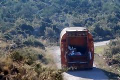 Τραγωδία στην Τήνο με δύο νεκρούς - Απορριμματοφόρο έπεσε σε γκρεμό 100 μέτρων