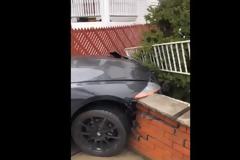 Δεν υπάρχει ο τύπος! Τράκαρε το αμάξι του τη μέρα που το αγόρασε