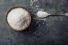 Αλάτι: Δεν θα πιστέψετε πόσα πράγματα μπορείτε να καθαρίσετε με αυτό μέσα στο σπίτι