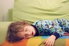 «Γιατί αποφάσισα να αφήνω τα παιδιά μου να κοιμούνται ό,τι ώρα θέλουν»