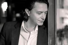 Ο Γιάννης Κότσιρας στο Θέατρο Βράχων