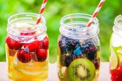 Φρούτα που πρέπει να προσθέσεις στο νερό σου για τέλειο δέρμα