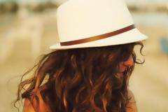 Πώς θα κάνεις beachy waves στα μαλλιά σου μέσα σε 5’ [video]