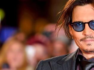 Φωτογραφία για Οι σωματοφύλακές του Johnny Depp αποκαλύπτουν: «Σκουπίζαμε το πρόσωπό του από τα ναρκωτικά»