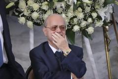 Το τελευταίο «αντίο» στον Κώστα Γιαννακόπουλο – Συντετριμμένος ο αδερφός του, Θανάσης [photos]