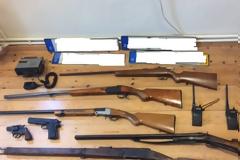 «Ξεψαχνίζουν» οπλοστάσιο που βρέθηκε σε χωριό στα Τζουμέρκα