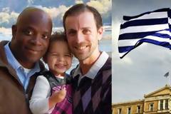 Υπερψηφίστηκε στη Βουλή το νομοσχέδιο για την αναδοχή παιδιών από γκέι ζευγάρια