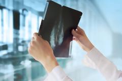 Αγγλία: Λάθος αλγορίθμου καταδίκασε σε θάνατο 270 γυναίκες με καρκίνο μαστού