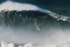 Παγκόσμιο ρεκόρ: «Καβάλησε» κύμα 24 μέτρων! Δείτε το ανατριχιαστικό βίντεο