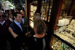 «Θερμή» υποδοχή του Τσίπρα στη Λήμνο: Τα αστεία, τα παράπονα και οι υποσχέσεις