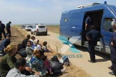 Τουρκικό σκάφος μετέφερε 53 μετανάστες σε παραλία της Ροδόπης!