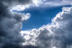 Καιρός: Νεφώσεις με λίγες βροχές και αφρικανική σκόνη