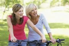 Πώς να βοηθήσετε το έφηβο παιδί σας να αισθανθεί καλύτερα για το σώμα του