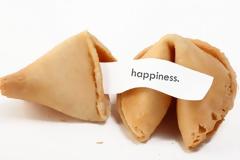 Πώς μπαίνουν τα χαρτάκια μέσα στα μπισκότα της τύχης;