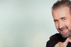 Λάκης Λαζόπουλος: «Μένω σε 40 τ.μ. σπίτι. Το ρήμα δεν είναι “έχω”, το ρήμα είναι μένω»