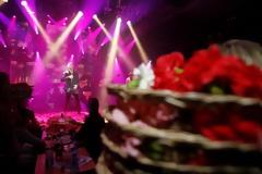 Πάτρα: Στη φυλακή ο γλεντζές που έκανε «ζημιές» στα μπουζούκια – Έριχνε λουλούδια με καφάσια!