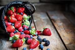 Οι 4 τροφές που δεν πρέπει ποτέ να λείπουν από το τραπέζι μιας γυναίκας!