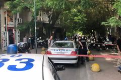 Πλατεία Βικτωρίας: «Γάζωσαν» Αλβανό μέσα σε κουρείο