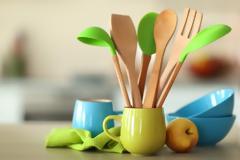 8 πανέξυπνοι και οικονομικοί τρόποι για να βάλετε χρώμα στην κουζίνα σας