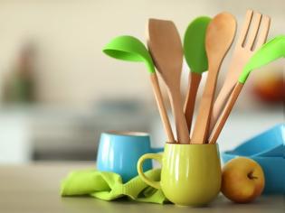 Φωτογραφία για 8 πανέξυπνοι και οικονομικοί τρόποι για να βάλετε χρώμα στην κουζίνα σας