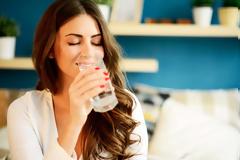 Τι συμβαίνει στο σώμα όταν πίνετε 8 ποτήρια νερό καθημερινά