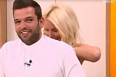 Χαμός στην Ελένη! Μπήκε στο μπούστο της πλιγούρι και μαιντανός και δε φαντάζεστε τι έκανε