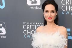 Ο δερματολόγος της Angelina Jolie αποκαλύπτει τα μυστικά ομορφιάς της