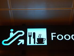 Φωτογραφία για Ποια φαγητά θα πρέπει να αποφεύγεις σε ένα αεροδρόμιο και γιατί;