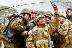 Ο Εχθρός Παρακολουθεί: Το Πεντάγωνο απαγορεύει τα smartphones κινεζικής προέλευσης