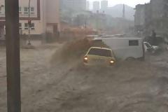 Εικόνες Αποκάλυψης στην Άγκυρα από τη σφοδρή κακοκαιρία: «Βούλιαξε» η πόλη σε 12 λεπτά – Τεράστιες καταστροφές