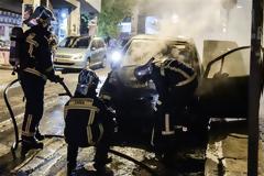Αναρχικοί έβαλαν φωτιά στο αυτοκίνητο συμβολαιογράφου